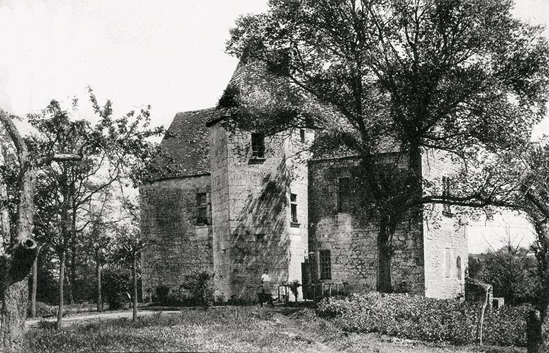 Entrée du château de Laroque : côté Ouest