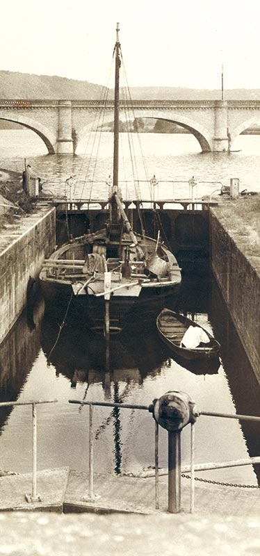Le coureau de Beney, le Merlandou, transféré le 29 juin 1992 de l’écluse de Mauzac au bassin de Saint Capraise de Lalinde
