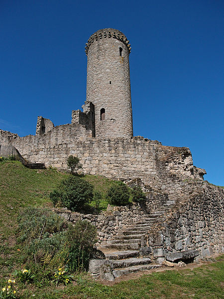 La Tour de Piégut sur la commune de Piégut-Pluviers